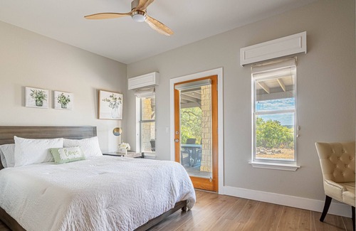 La Hacienda Estates House | Lavish Lake Getaway | Vintage Village Resort