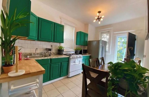 Unionport House | Lavish, photoshoot ready 3-bedroom home w/patio.