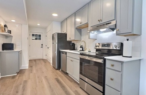 Redmont Park Apartment | Lavish Suite w/Pool & Extra Large Balcony