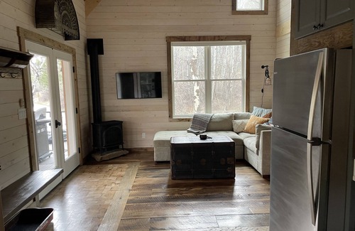 Bozeman Cabin | Lazy Bear Cabin- 2 bdrm 2 bath. 10min to downtown and convenient to everything.