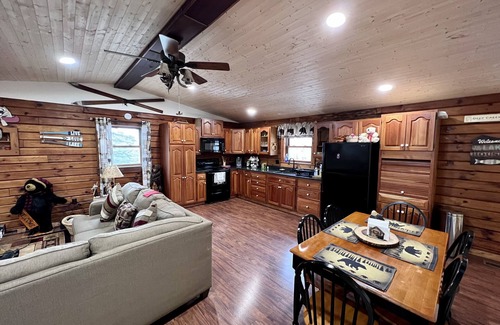 McHenry Cabin | Lazy Bear Cabin a Private Vacation Home