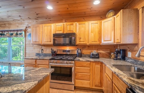 Helen Cabin | Lazy Bear Lodge - Mountain Cabin w/Spectacular Views Close to Helen