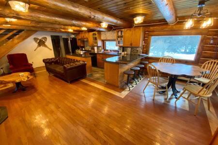 Talkeetna House | Lazy Bear Retreat at Talkeetna Lodge