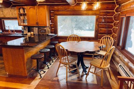 Talkeetna House | Lazy Bear Retreat at Talkeetna Lodge