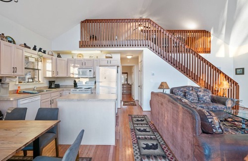 Whittier House | Lazy Bear Retreat Mountain Views-Hot Tub-FirePit