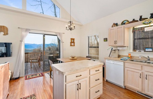 Whittier House | Lazy Bear Retreat Mountain Views-Hot Tub-FirePit