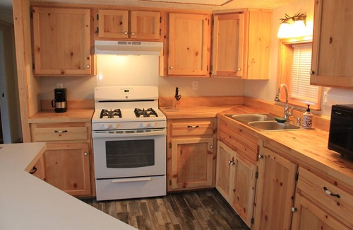 Show Low Cabin | Lazy Double J Aspen Cabin, Backs National Forest! Discount for LAW ENFORCEMENT!n
