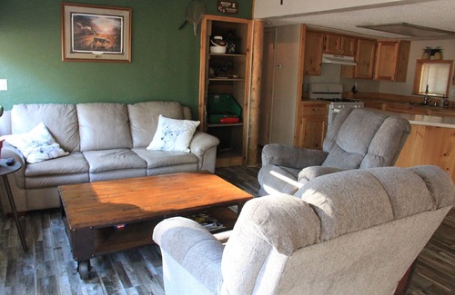 Show Low Cabin | Lazy Double J Aspen Cabin, Backs National Forest! Discount for LAW ENFORCEMENT!n