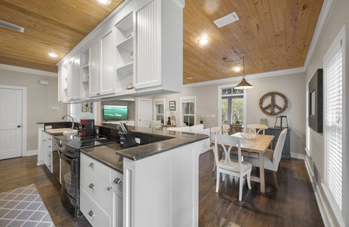 Seacrest Cottage | 'Lazy Magnolia' - Close to Beach & Pool w/4 Bikes & Beach Chairs! Near Rosemary!