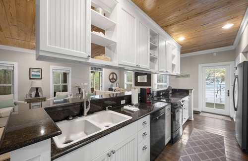 Seacrest Cottage | 'Lazy Magnolia' - Close to Beach & Pool w/4 Bikes & Beach Chairs! Near Rosemary!