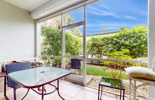 Vanderbilt Beach Apartment | Lazy Pelican