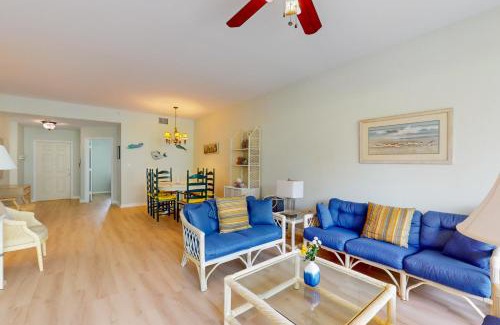 Vanderbilt Beach Apartment | Lazy Pelican