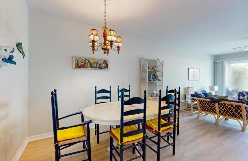 Vanderbilt Beach Apartment | Lazy Pelican