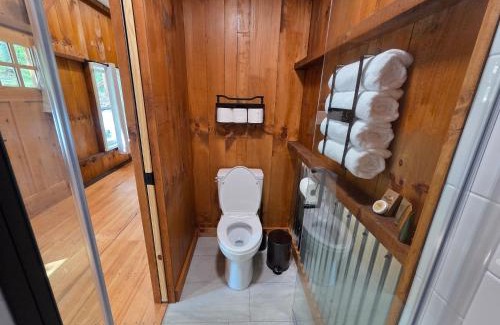 Robbinsville House | Lazy T Cabins - Glacier