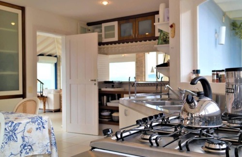 Downtown Buzios House | LB - BZ25 Villa Real 03 Suites Beachfront House Manguinhos Búzios