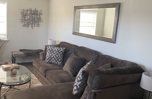 Paramount Apartment | LB Comfy Home