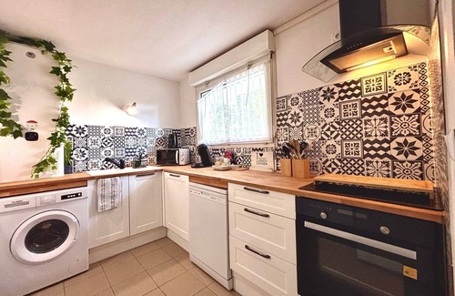 Costieres Apartment | Le 14, 2 bedrooms, A/C, comfort, near highways