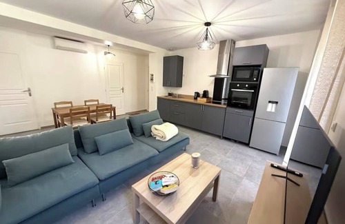 Port-Saint-Louis-du-Rhone Apartment | Le Balcon du ponant- T3 with terrace/view of park