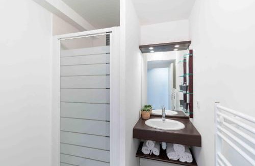 Sables-d'Or-les-Pins Apartment | Le Backspin - Appt 6p accès piscine, spa, sauna