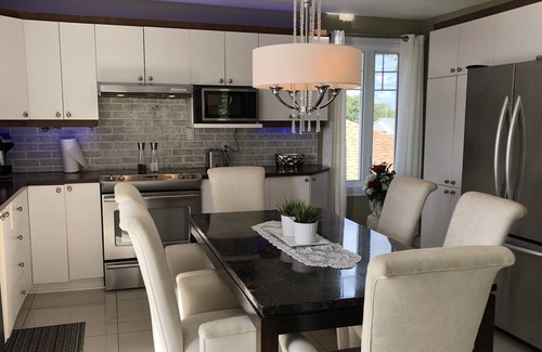 Saint-Hubert Apartment | Le Bienvenue