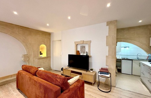 Faubourg Apartment | Le Bijou de Nîmes, Charming T2 city center, 4 ppl