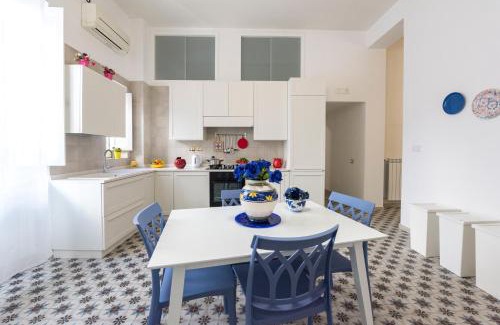 Historical Downtown Salerno Apartment | Le Bijou Luxury Apartment