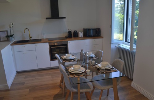 Rodez Apartment | Le Bompard* 50 m² Art Deco villa with garden