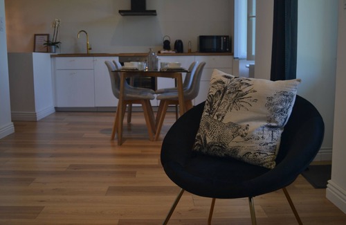 Rodez Apartment | Le Bompard* 50 m² Art Deco villa with garden