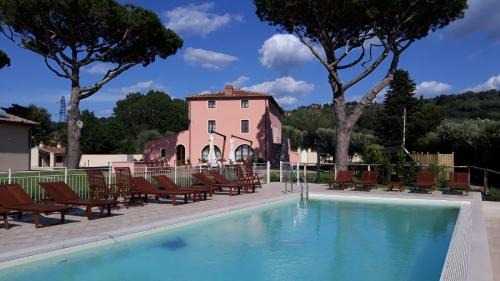 Castagneto Carducci Villa | Le Bozze -Villa Jenny con WI-FI, posto auto, piscina a sfioro a Castagneto Carducci