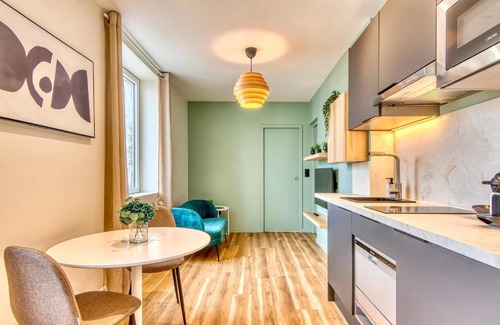 5th Arrondissement Apartment | Le Cèdre Bleu - Bel appart climatisé quartier point du jour Lyon 5