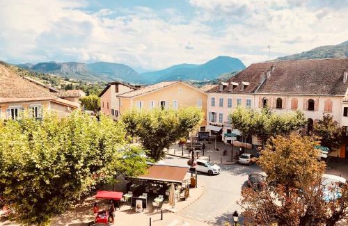Tallard Apartment | Le camélia
