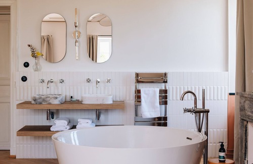 Saint-Seurin-de-Cadourne Bed & Breakfast | Le Château Réal