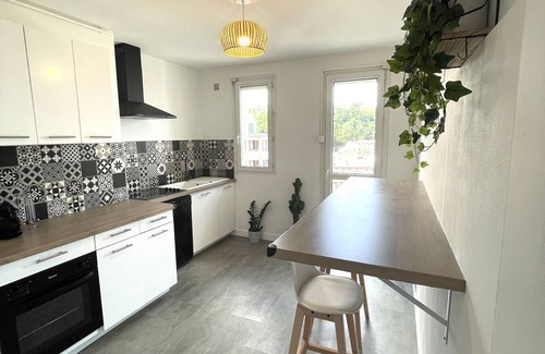 Saint-Etienne Apartment | Le Châteaucreux - Cosy & SPA