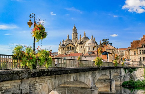 Perigueux Apartment | Le Chic Nomade Vert – Elegant pied-à-terre in the heart of Périgueux