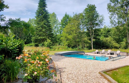 Bec-de-Mortagne Bed & Breakfast | Le Clos Bel Ami Chambre d'hôtes avec piscine