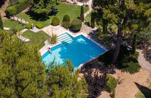 Graveson Bed & Breakfast | LE CLOS DES CYPRES - Maison d'hôtes de Charme - Diner Gourmet - Piscine & Jacuzzi