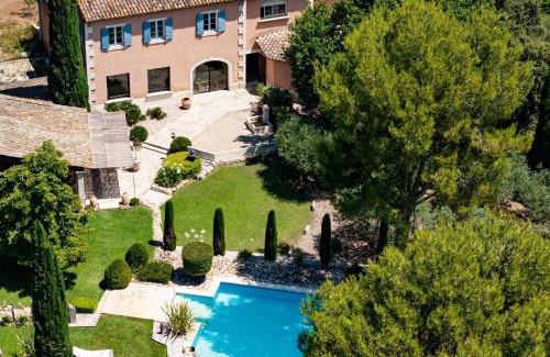 Graveson Bed & Breakfast | LE CLOS DES CYPRES - Maison d'hôtes de Charme - Diner Gourmet - Piscine & Jacuzzi