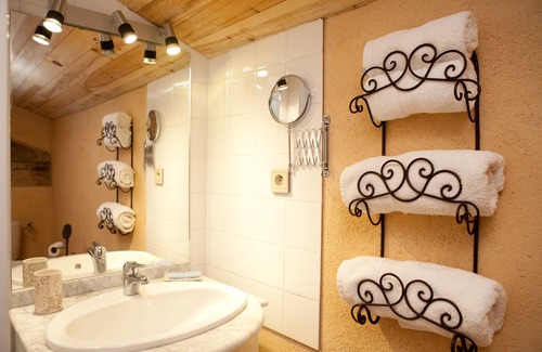 Virac Bed & Breakfast | Le Clos Pastel