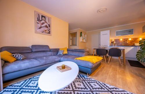 Quai de la Fosse Apartment | Le coin du bonheur