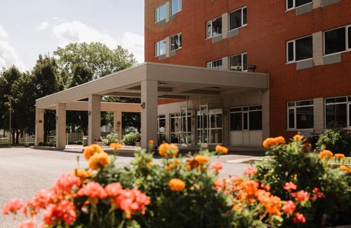 Longueuil Hotel | Le Dauphin Montréal-Longueuil