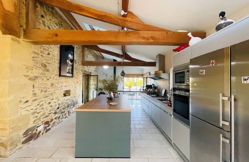 Saint-Sulpice-d'Excideuil House | Le Domaine du ValfeEric with charming gîte, ideal for family gatherings