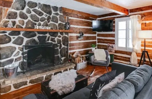 Sainte-Agathe-des-Monts Cabin | Le Douillet - Rustic chalet with wood fireplace