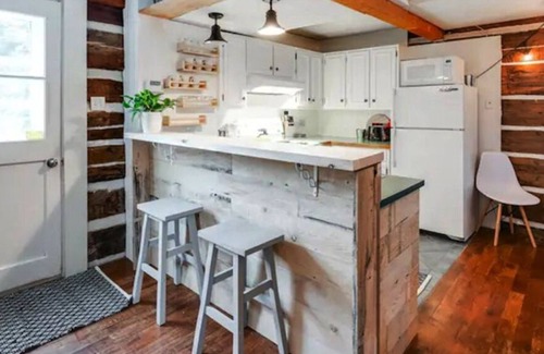 Sainte-Agathe-des-Monts Cabin | Le Douillet - Rustic chalet with wood fireplace