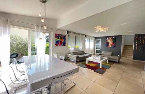 Tournefeuille House | Le Duck : Maison Familiale avec Piscine & Jardin