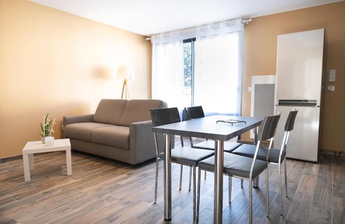 La Roche-sur-Yon Apartment | Le Fabre 2 - Agréable T2 - proche hypercentre et hôpital - Wifi - Parking