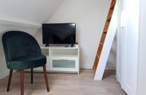 Deville-les-Rouen Apartment | Le Fleury Studio Calme Proche de Rouen