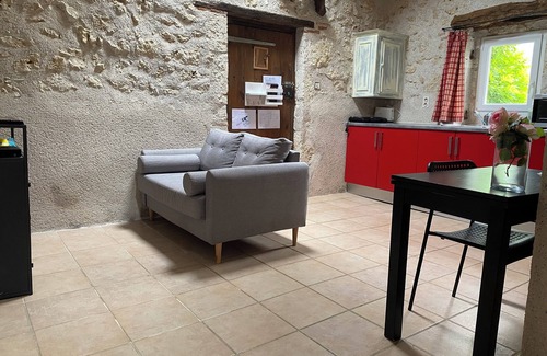 Sainte-Colombe-de-Villeneuve Cottage | Les Vieux Ateliers Gîte Cosy au Calme à la Campagne Ideal Couple