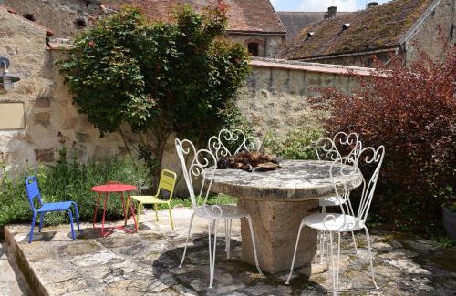 Souvigny House | Le gîte clos Monade