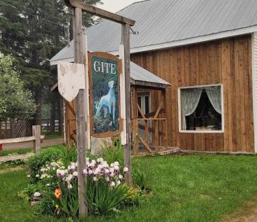 Saint-David-de-Falardeau Bed & Breakfast | Le Gîte Du Gardien Blanc