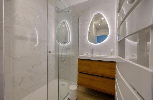 Voglans House | Le Gîte La Pierre Pons - vue montagne